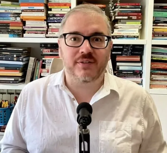 Marco Neves, escritor e professor universitário. Escreveu livros sobre línguas, histórias e palavras.