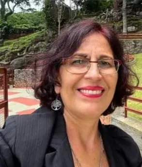 Renata Barcellos. (*)Original do texto.