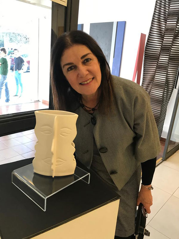 Exposição “O Abraço”, de Vitória Sztejnman, no Centro Cultural Correios