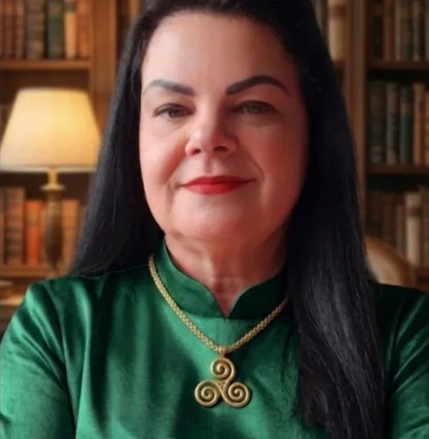 Dione MS Rosa, escritora da Literatura Fantástica. (APB-PR).