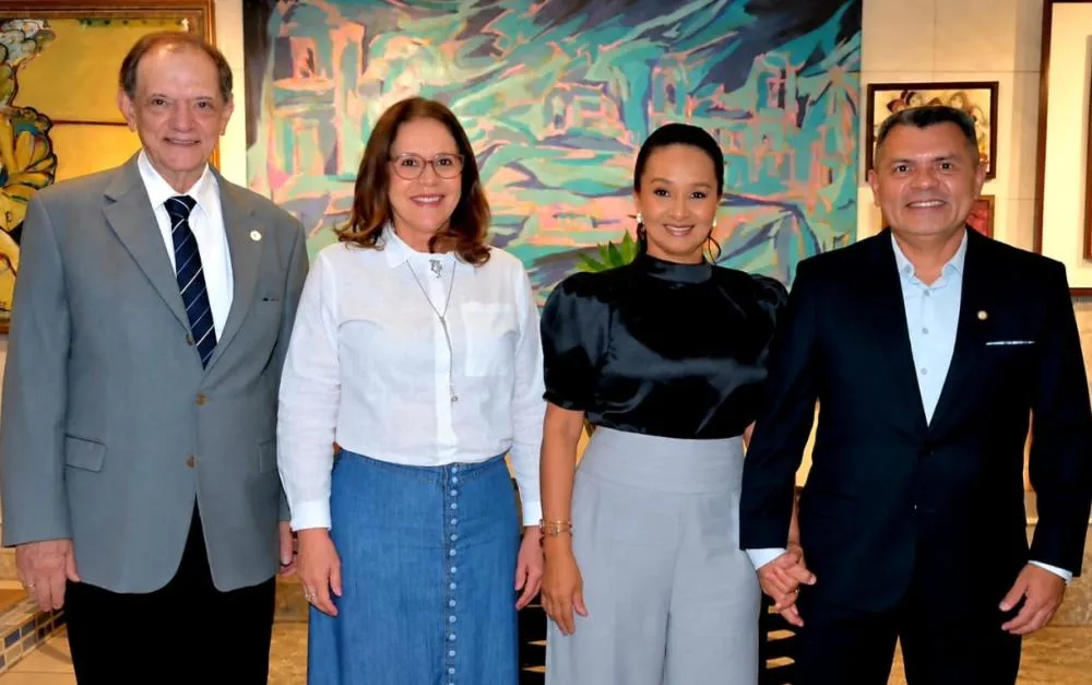 Sergio Tamer e Silvânia com o autor Jorge Lobo e sua esposa Telma Lobo